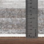 Épaisseur de tapis mesurée avec une règle.