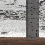 Règle mesurant épaisseur d'un tapis.