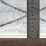 Règle mesurant épaisseur d'un tapis.