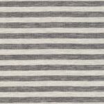 Tissu à rayures grises et blanches en gros plan.