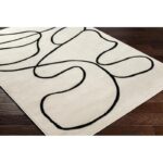 Tapis moderne blanc à motifs géométriques noirs.