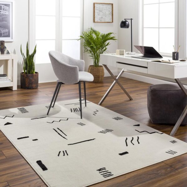 Bureau moderne avec chaise et tapis design.