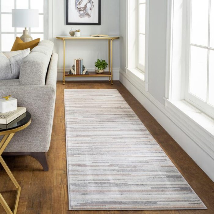 Tapis moderne dans un salon lumineux.