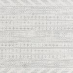 Tissu texturé gris avec motifs ethniques.