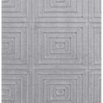 Tapis gris à motifs géométriques carrés en relief.