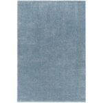 Tapis bleu doux et moelleux en gros plan.