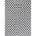 Tapis à motif damier noir et blanc.