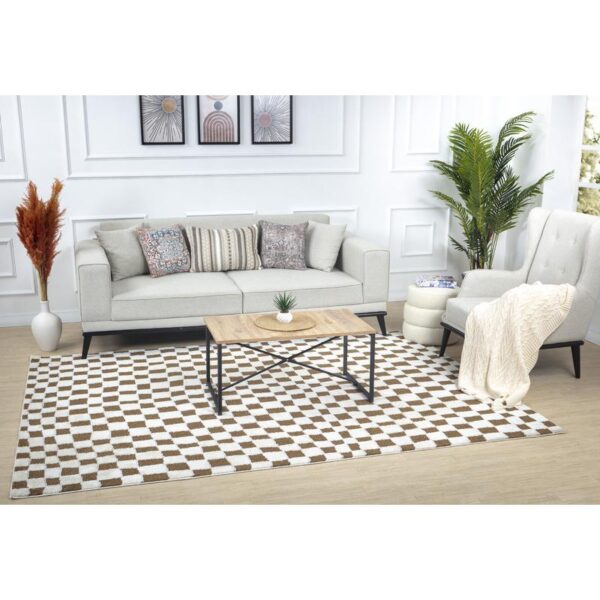 Salon moderne avec canapé, fauteuil et table basse.