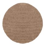 Tapis rond marron texturé en fibres.