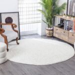 Salon élégant avec tapis blanc moelleux.