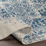 Tapis design bleu et beige oriental.
