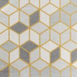 Tapis motifs géométriques dorés gris blancs.