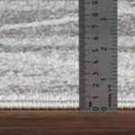 Règle mesurant épaisseur d'un tapis.