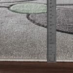 Règle mesurant épaisseur d'un tapis.