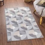 Tapis moderne géométrique dans un salon.