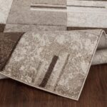 Tapis design moderne en dégradé beige et marron.