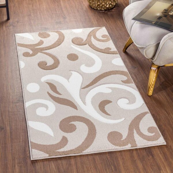 Tapis moderne motifs arabesques sur parquet.