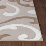 Tapis motifs contemporains beige et marron.
