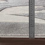 Mètre ruban sur tapis texturé.