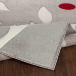 Tapis design moderne à motifs géométriques.