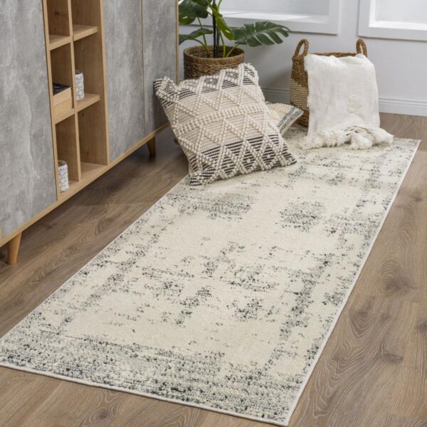 Tapis moderne salon texture et coussins décoratifs.