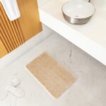 Salle de bain moderne, tapis beige, lavabo design