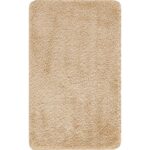 Tapis beige uni confortable et doux.