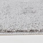 Tapis gris en gros plan, texture douce.