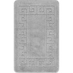 Tapis gris avec bordures géométriques décoratives.