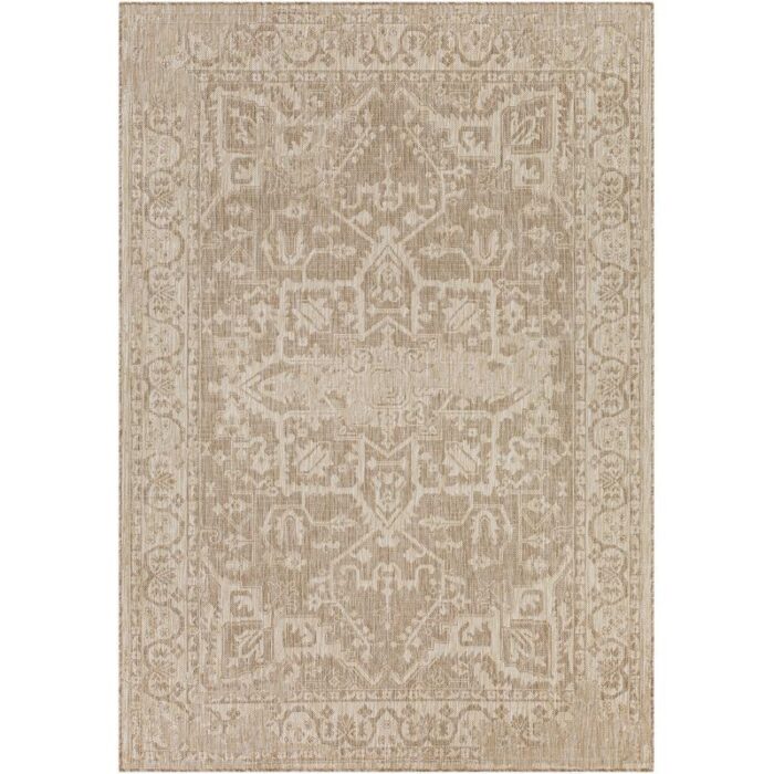Tapis beige à motifs traditionnels.