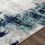 Tapis bleu et beige moderne sur plancher en bois