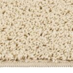 Tapis en texture bouclée beige gros plan.