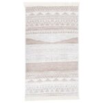 Tapis berbère blanc et beige à motifs.