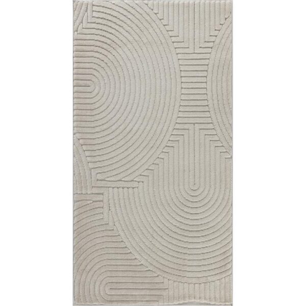 Tapis beige avec motifs géométriques en relief.