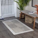 Tapis moderne dans un salon épuré.