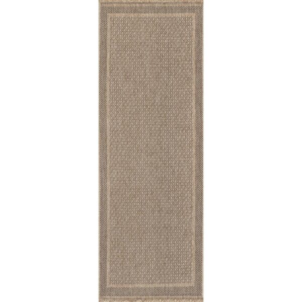 Tapis beige long à motifs géométriques.