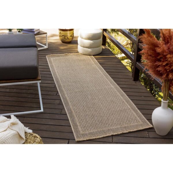 Tapis d'extérieur sur terrasse en bois.