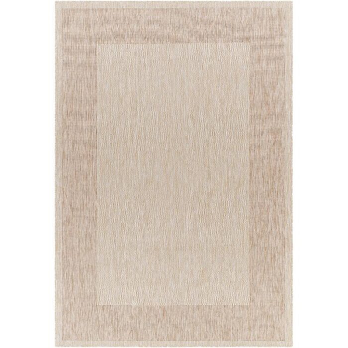 Tapis beige à bordure texturée.