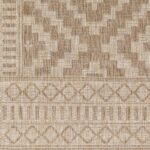 Textile beige à motifs géométriques.